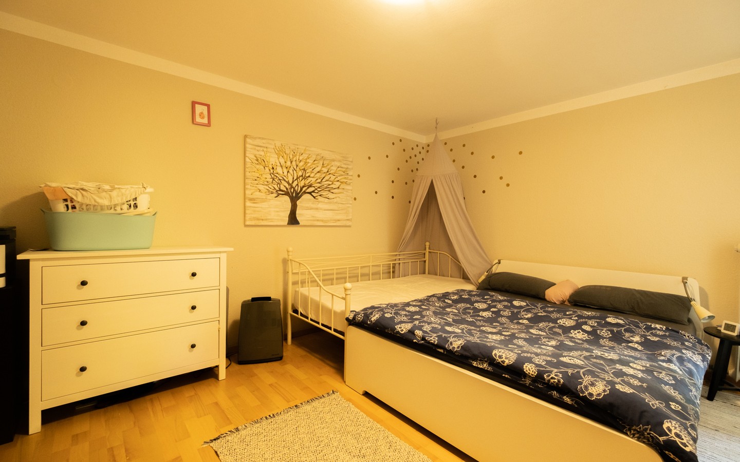 Schlafzimmer - Gelegenheit in Ziegelhausen: Großzügige 3-Zimmerwohnung mit parkähnlicher Außenanlage