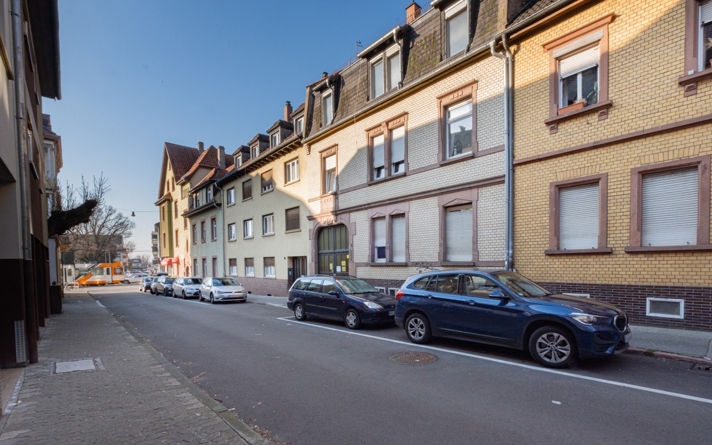 hausansicht und Straßenzug - Denkmalgeschütztes 3-Familienhaus mit Charme & Potential in zentraler Wohnlage von HD-Handschuhsheim