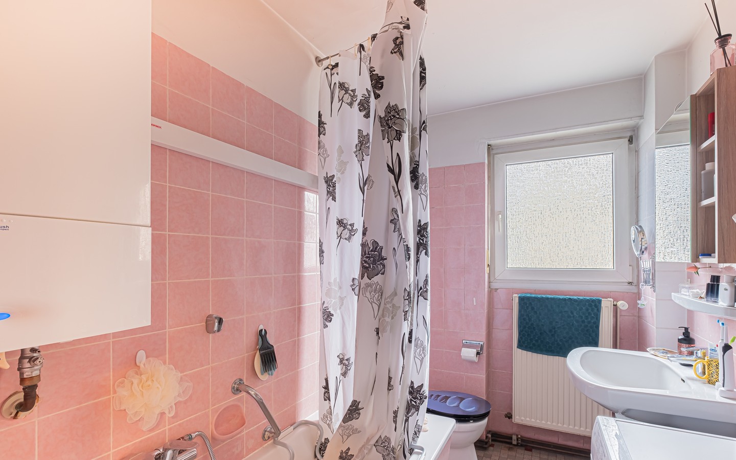 Bad - Gemütliche Zwei-Zimmer-Wohnung in zentraler Lage
Heidelbergs: Wohnen mit Komfort und Charme
