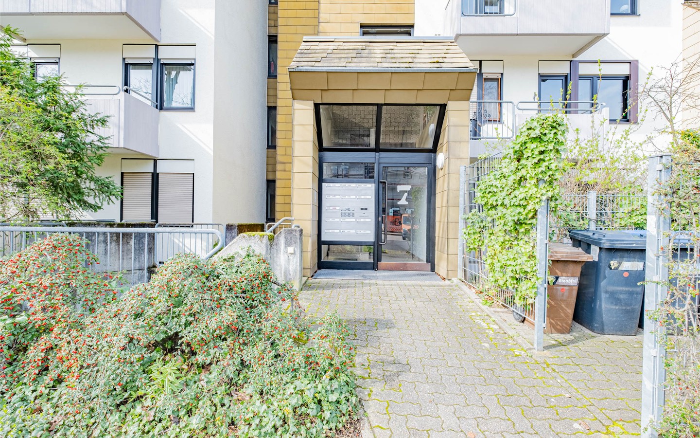 Hauseingang - Rarität in Handschuhsheim: barrierefreie 2-Zimmer-Wohnung (vermietet) im 3. OG mit TG-Stellplatz