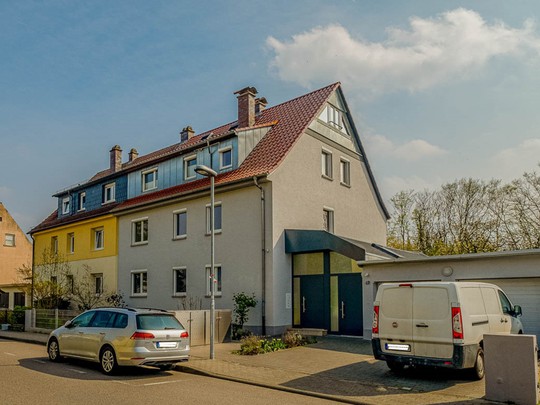 Auf Erbpachtgrundstück: 3-Parteienhaus mit Garten, Garagen und vielfältigen Nutzungsmöglichkeiten - Ihr Immobilienmakler in Heidelberg