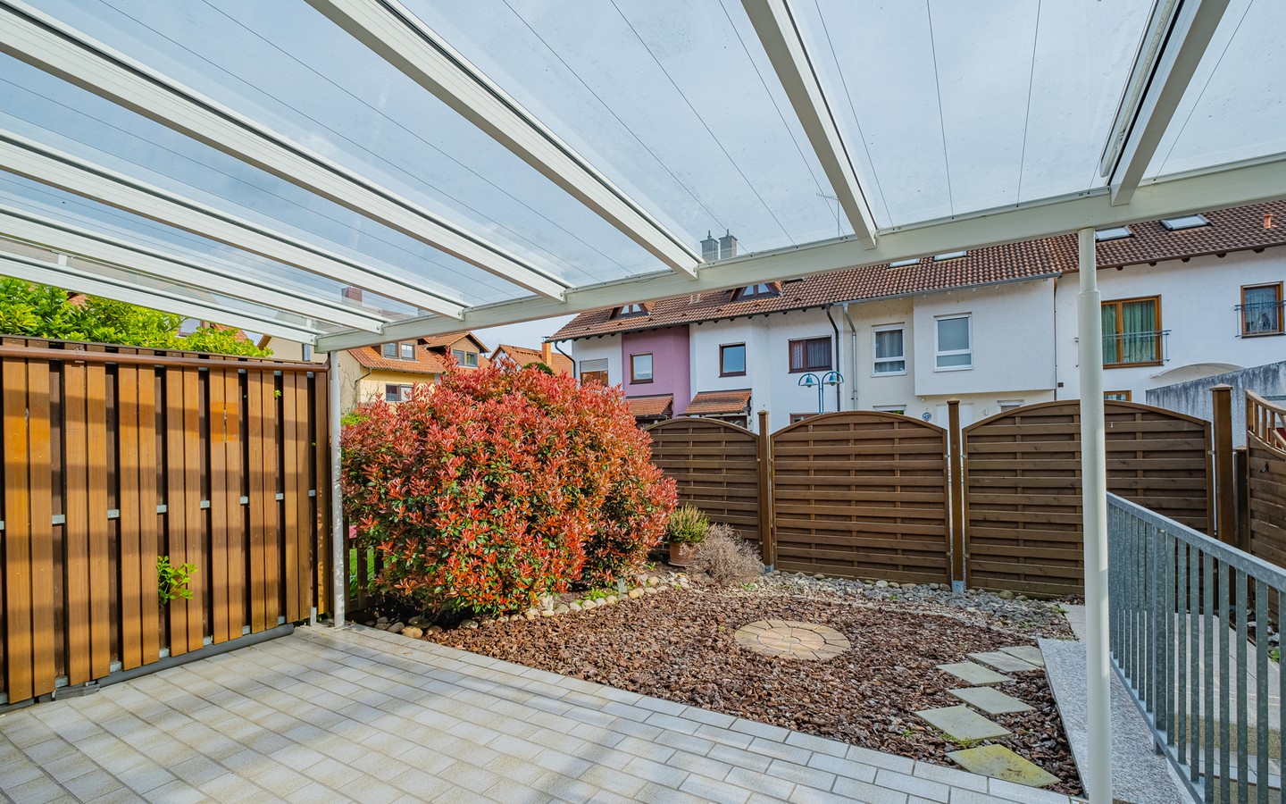 Terrasse - Provisionsfrei für Käufer: Charmantes Reihenmittelhaus mit idyllischem Garten